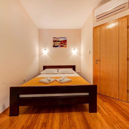 Port Adria Apartments Kamenari Luaran gambar