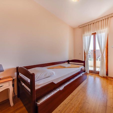 Port Adria Apartments Kamenari Luaran gambar