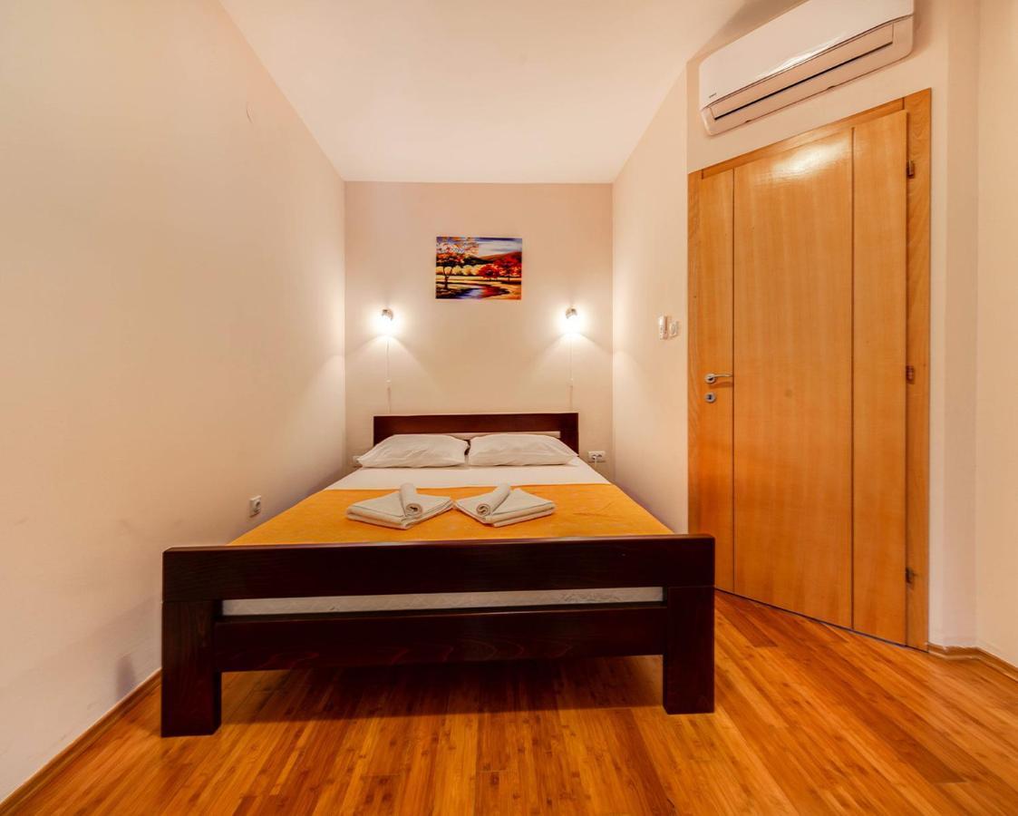 Port Adria Apartments Kamenari Luaran gambar