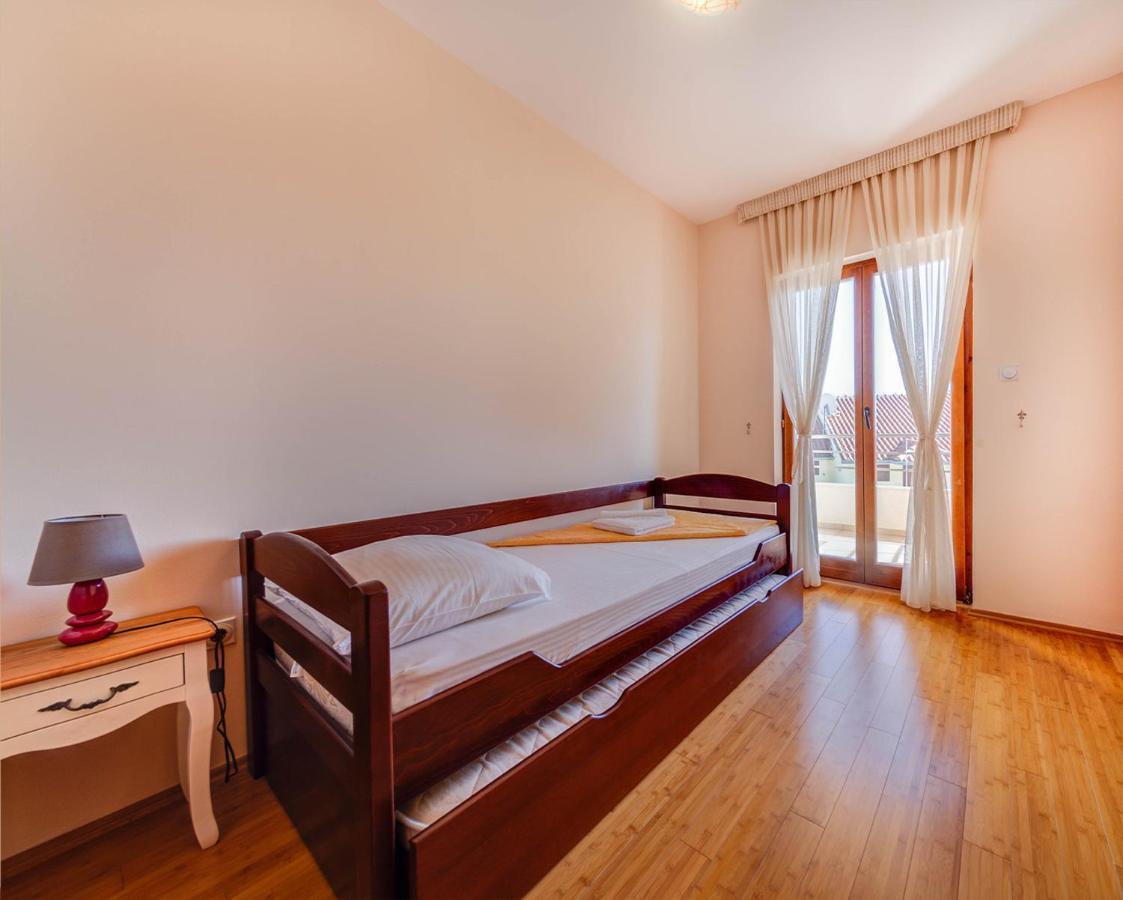 Port Adria Apartments Kamenari Luaran gambar
